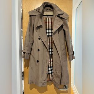 Burberry Women’s Long Trench Rain Coat - Color Tan - Size 6 -Perfect Condition